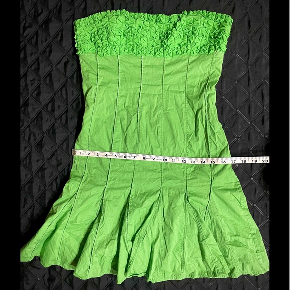 VENUS Fit & Flare Ruffled Green Strapless Dress, size Medium, EUC - Picture 9 of 9